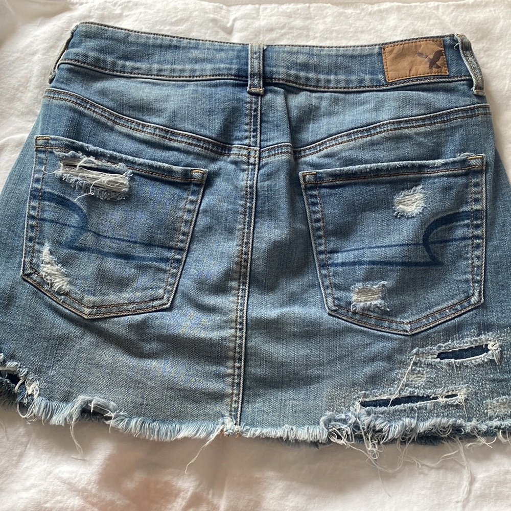 American Eagle super stretch distressed denim skirt - Picture 2 of 4